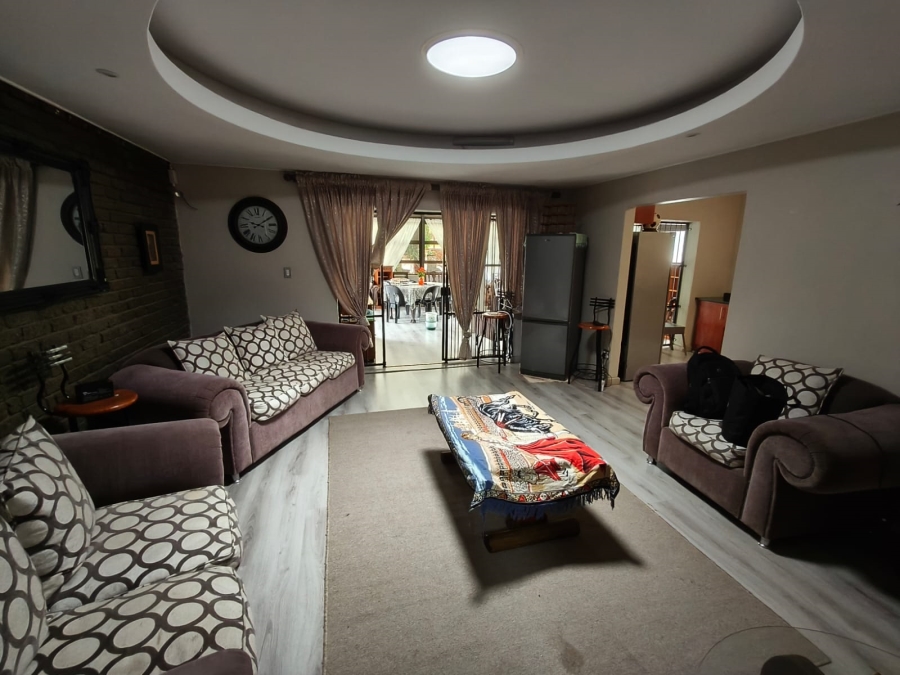 7 Bedroom Property for Sale in Safari Gardens North West